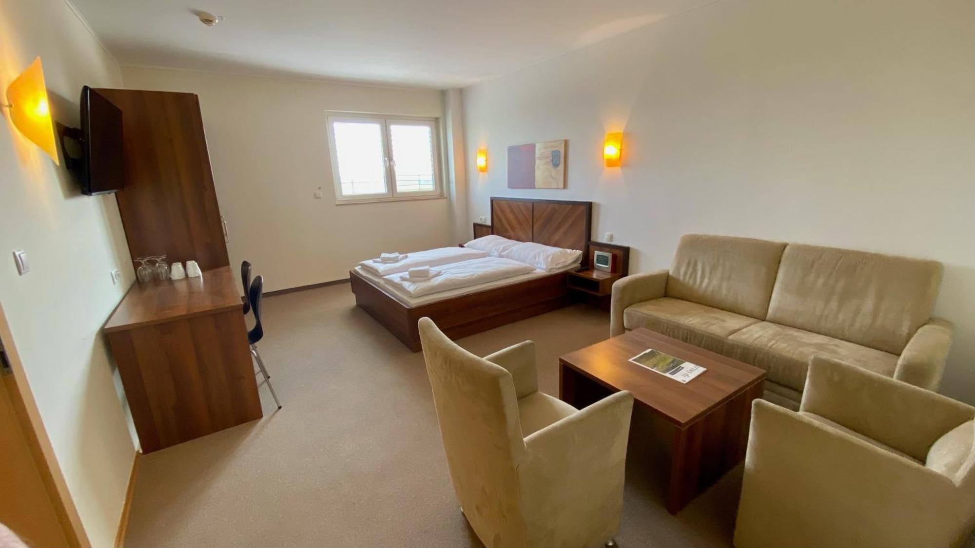 Weinland Hotel Donnerskirchen Buitenkant foto